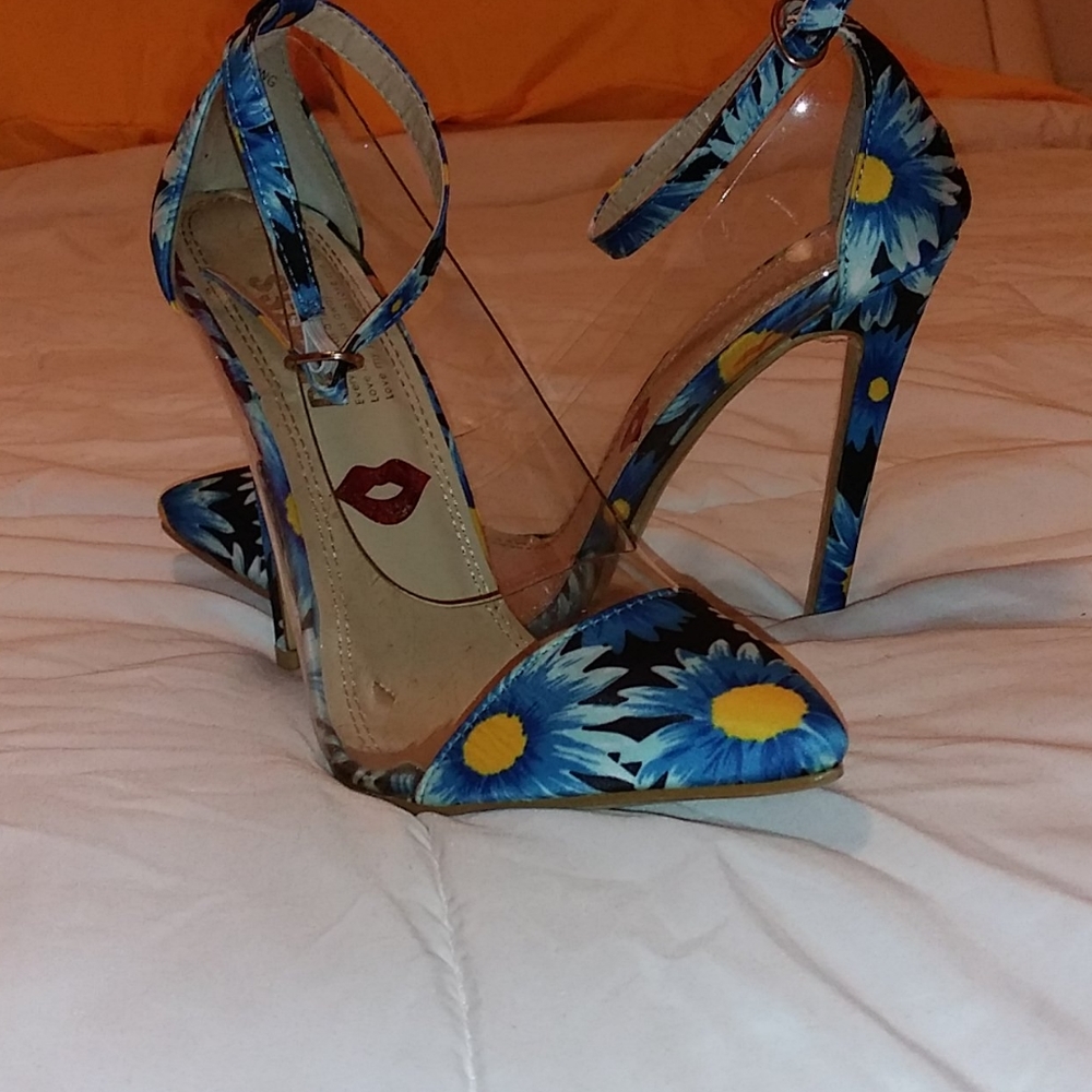Shoes - Picture 6 of 6